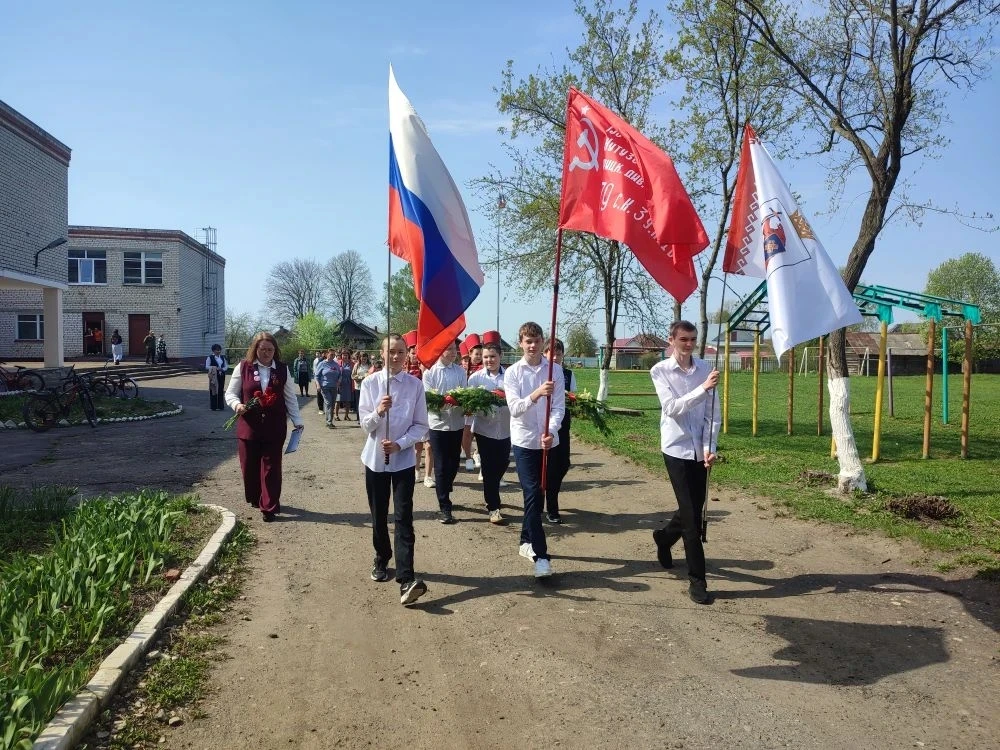 МЫ ЭТОЙ ПАМЯТИ ВЕРНЫ

💫Сегодня, 8 мая, Цибикнурская школа приняла участие в митинге в честь 81-ой г