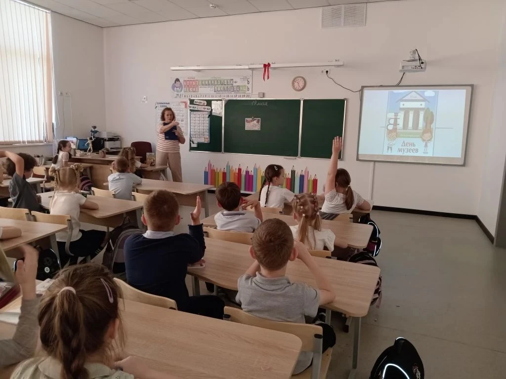 🤗 Любой музей есть память о веках. Творенья от начала мирозданья,  Любое человечества созданье В кар