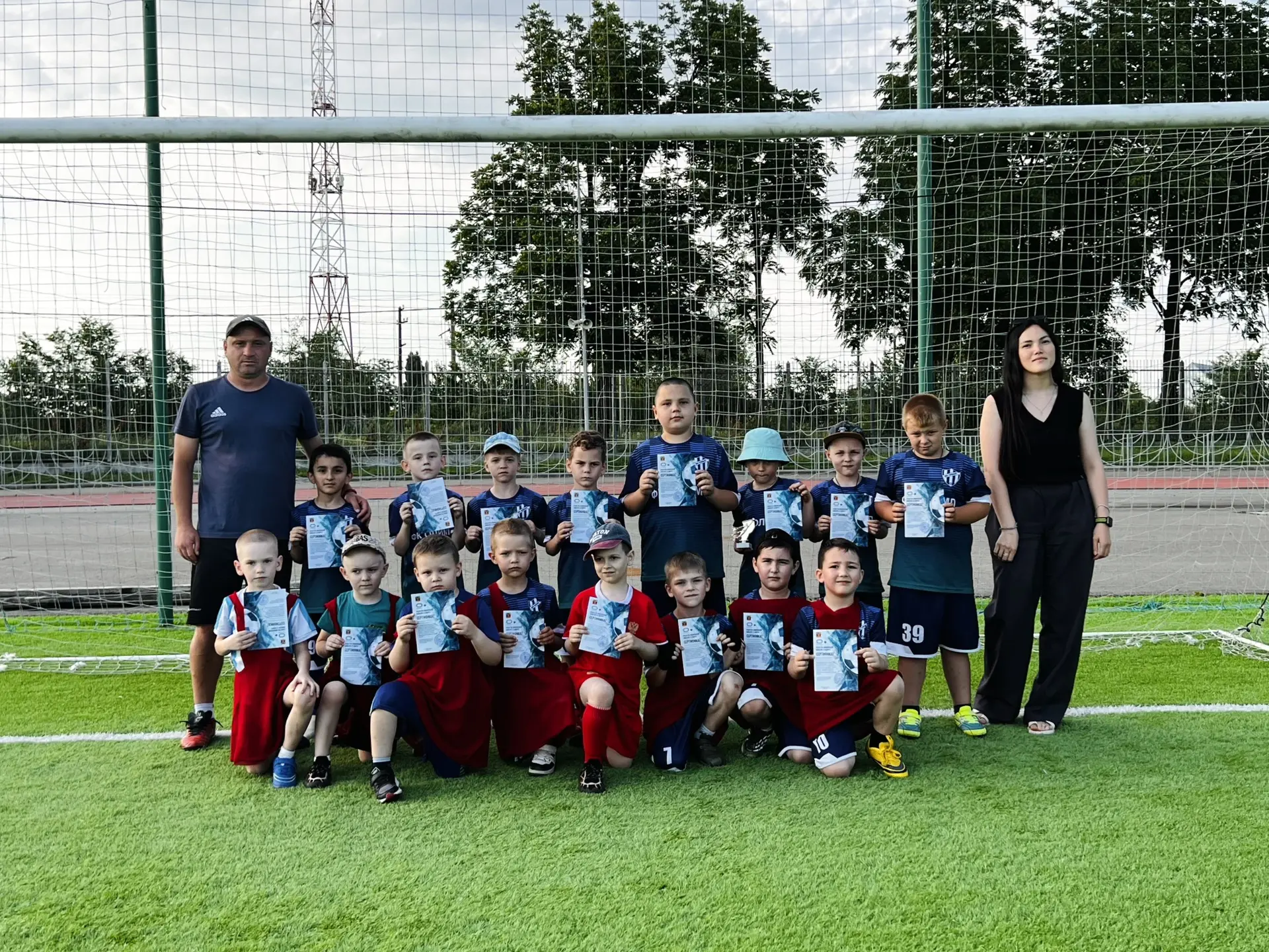 С праздником, будущие чемпионы! ⚽️

Сегодня — Всемирный день детского футбола! Поздравляем наших мал