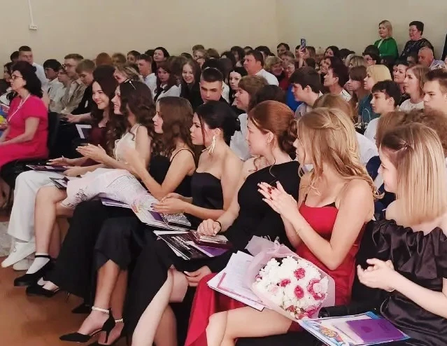 ✨Выпускной у 9‑х классов — это маленькая, но очень важная веха! 

В нашей школе прошёл выпускной для