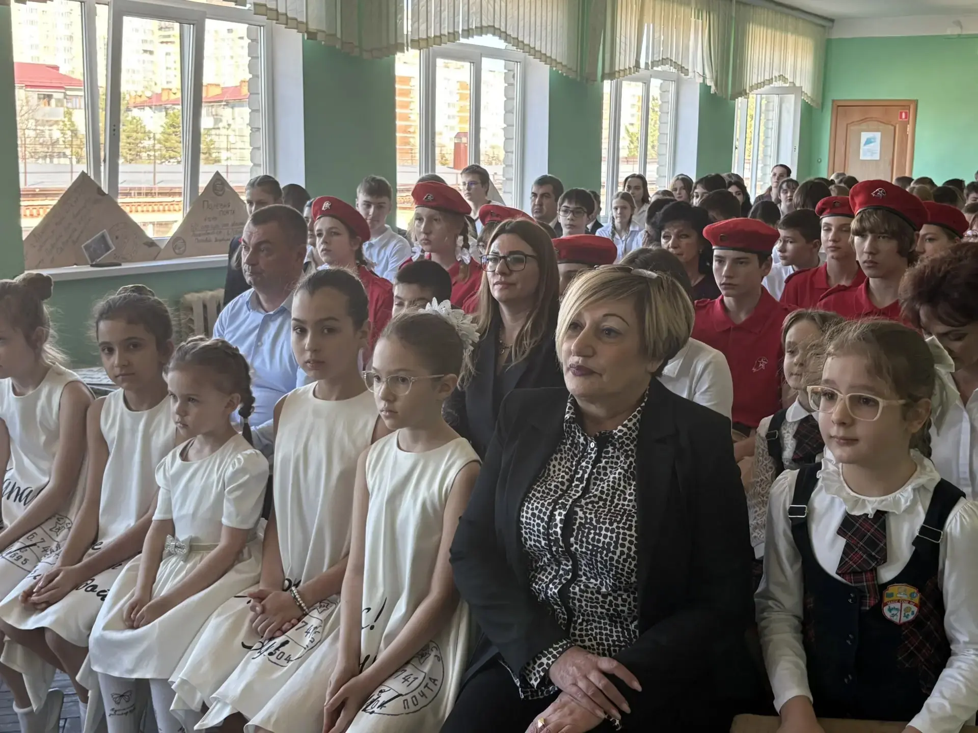 🇷🇺 Пока мы помним прошлое — у нас есть будущее.  Сегодня в нашей школе было особенно тихо и особенно