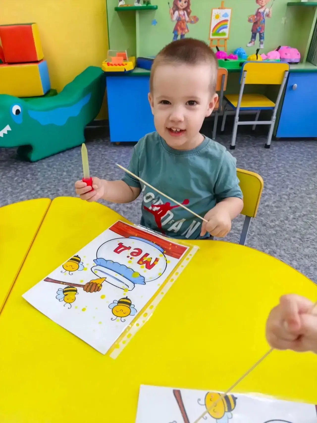 🎉 «Сладкое приключение в группе „Солнышко“! 🍯»

Сегодня у наших малышей было настоящее волшебное п