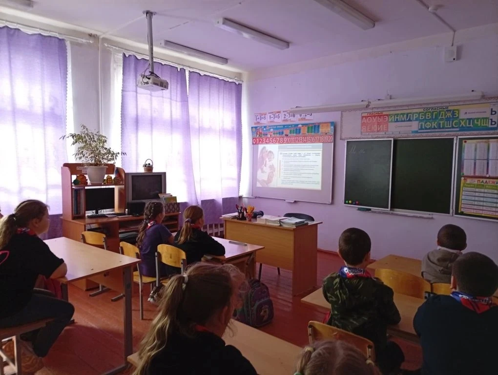 У учеников начальных классов нашей школы прошло первое занятие трека "Орленок - Храните...