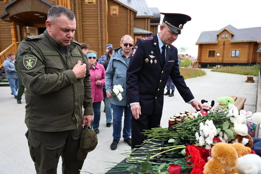 В Анадыре росгвардейцы приняли участие в траурных мероприятиях в День памяти детей — жертв войны в Д