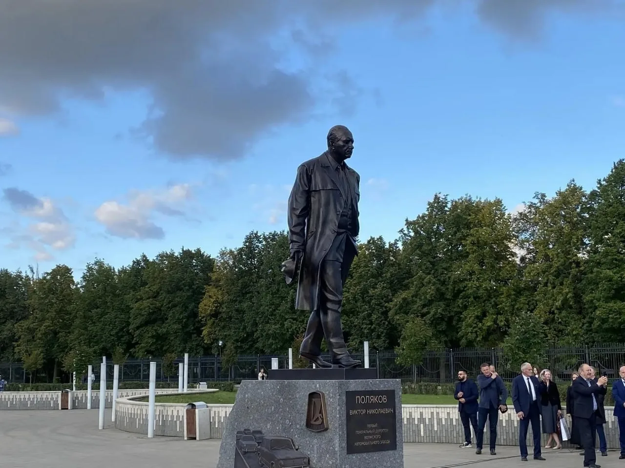 ❗️В Тольятти открыли памятник Виктору Николаевичу Полякову, первому генеральному директ...