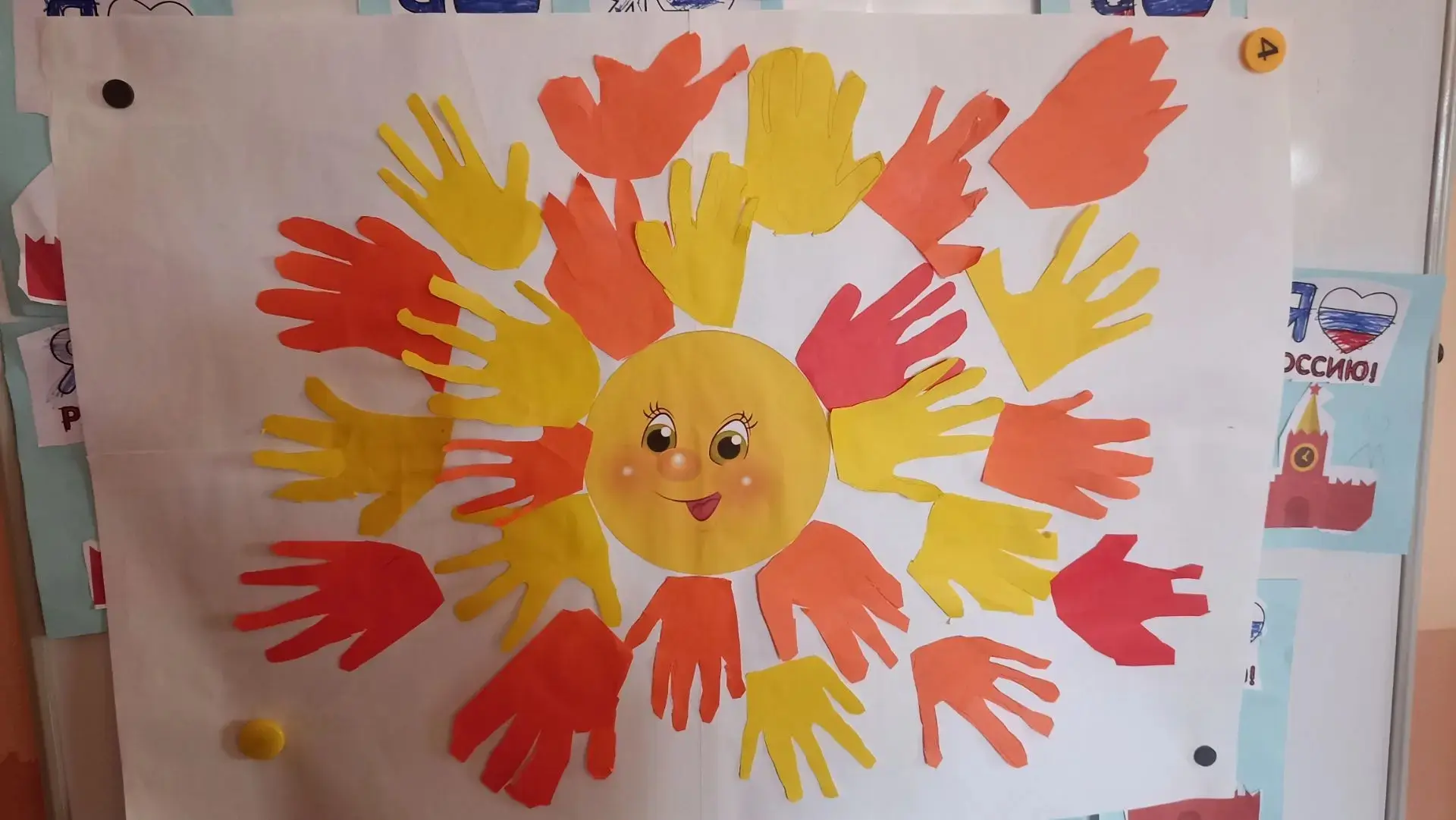 🙌 Ладошка к ладошке — получилось солнышко! ☀️

Лето в группе «Капельки» в самом разгаре, а творчест