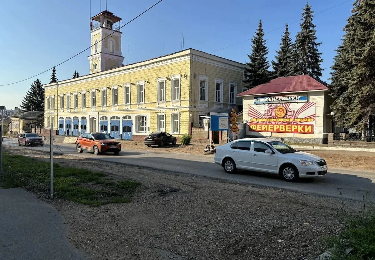 На торги выставили административное здание с участком в центре Уфы