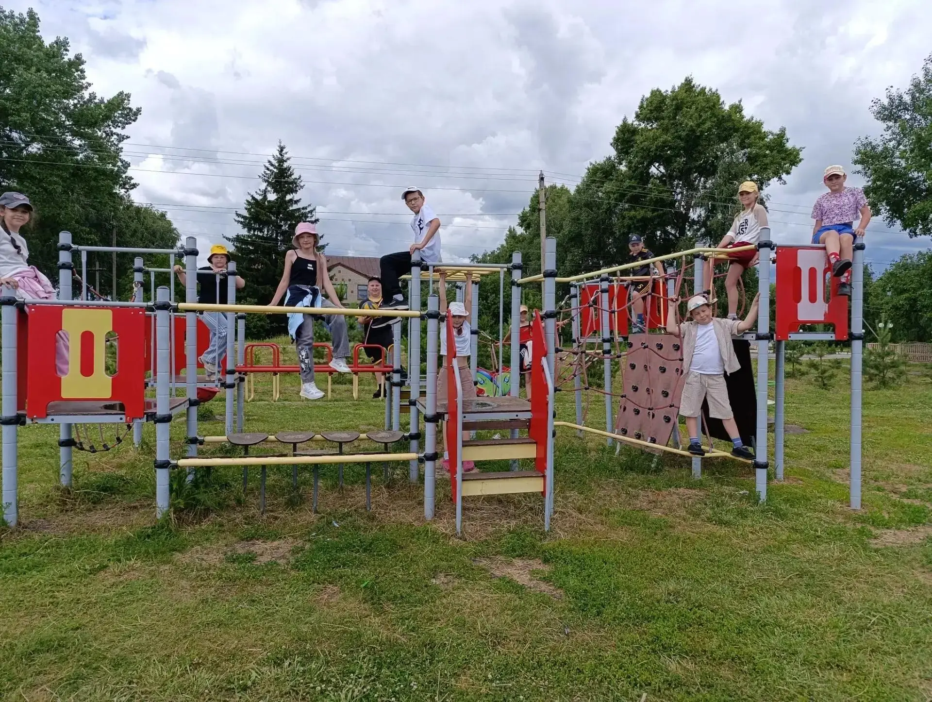 🌞Закрытие лагерной смены в «Солнышке»: день, посвящённый дружбе!
В школьном лагере «Солнышко» Филиа