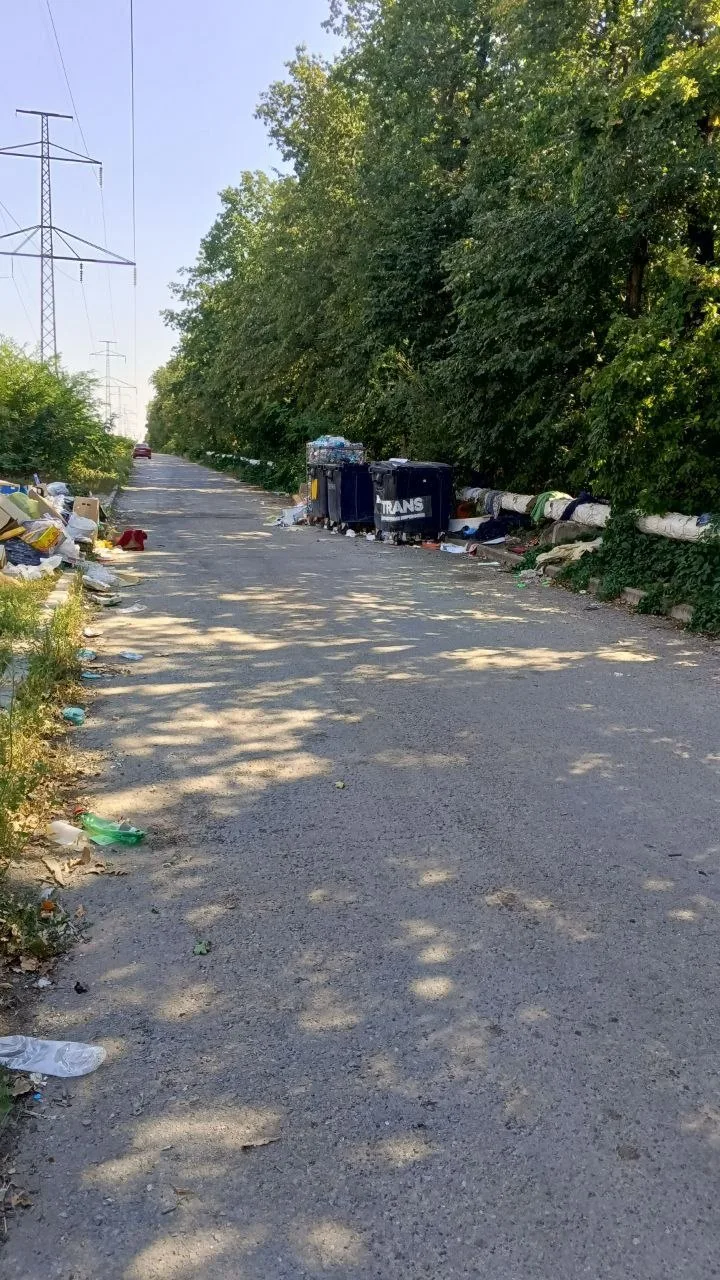 Просим , чтобы  обратили  внимание не только на центр города, но и на спальные районы! ...