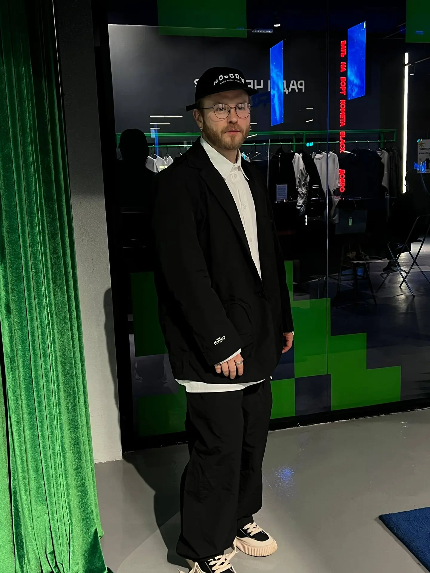 Вечер пятницы посвятил шопингу.