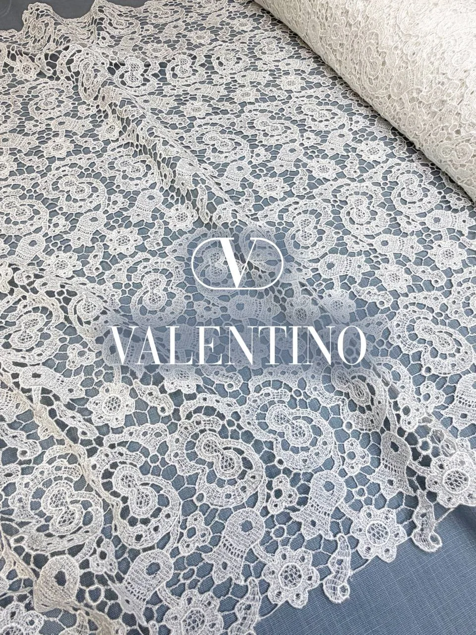 КРУЖЕВНОЕ ПОЛОТНО
stock VALENTINO 
ИТАЛИЯ 🇮🇹

хлопок 85%
шелк 15%
65 см ширина
✅ 2900 рубЕсть небо