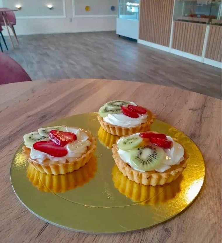 Чиз-крем со сливками и ягоды😍