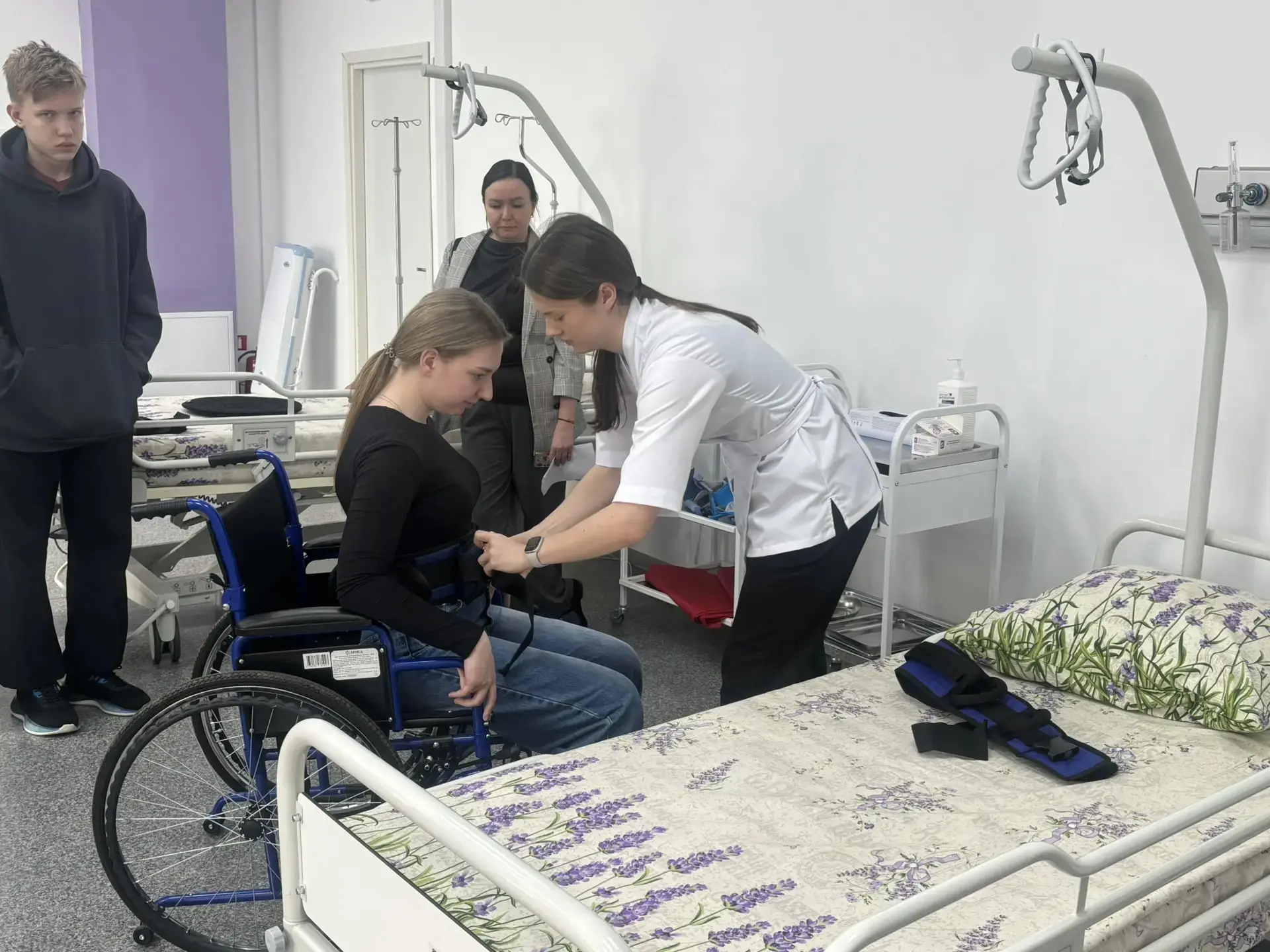 💌 Билет в будущее: школьникам показали рабочие будни медсестры  Ребята из школы № 167 Екатеринбурга 