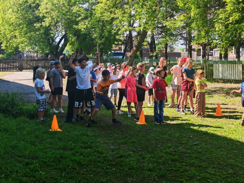 Друзья, у нас сегодня было жарко! ☀️

Утро началось с настоящей спортивной битвы —🤸‍♂️ эстафеты «Вы