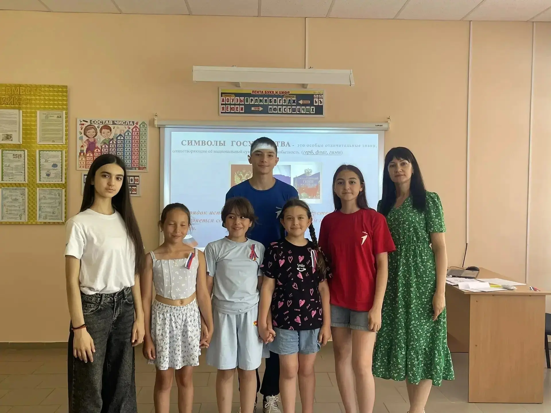 🇷🇺«Я — Россия!»: как в творческом объединении "Остров сокровищ" (педагог Е.В. Поджарова)  прошёл Д