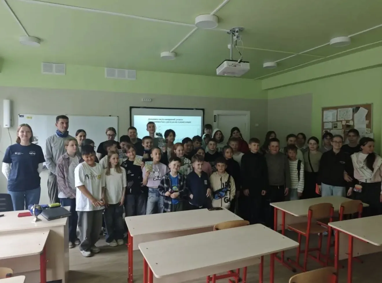 🌊 Наука рядом: учёные в гостях у школьного лагеря в Гимназии 30

На этой неделе ребят нашего лагеря