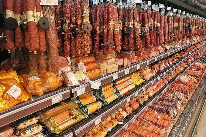 Сколько стоит колбаса в разных регионах Беларуси