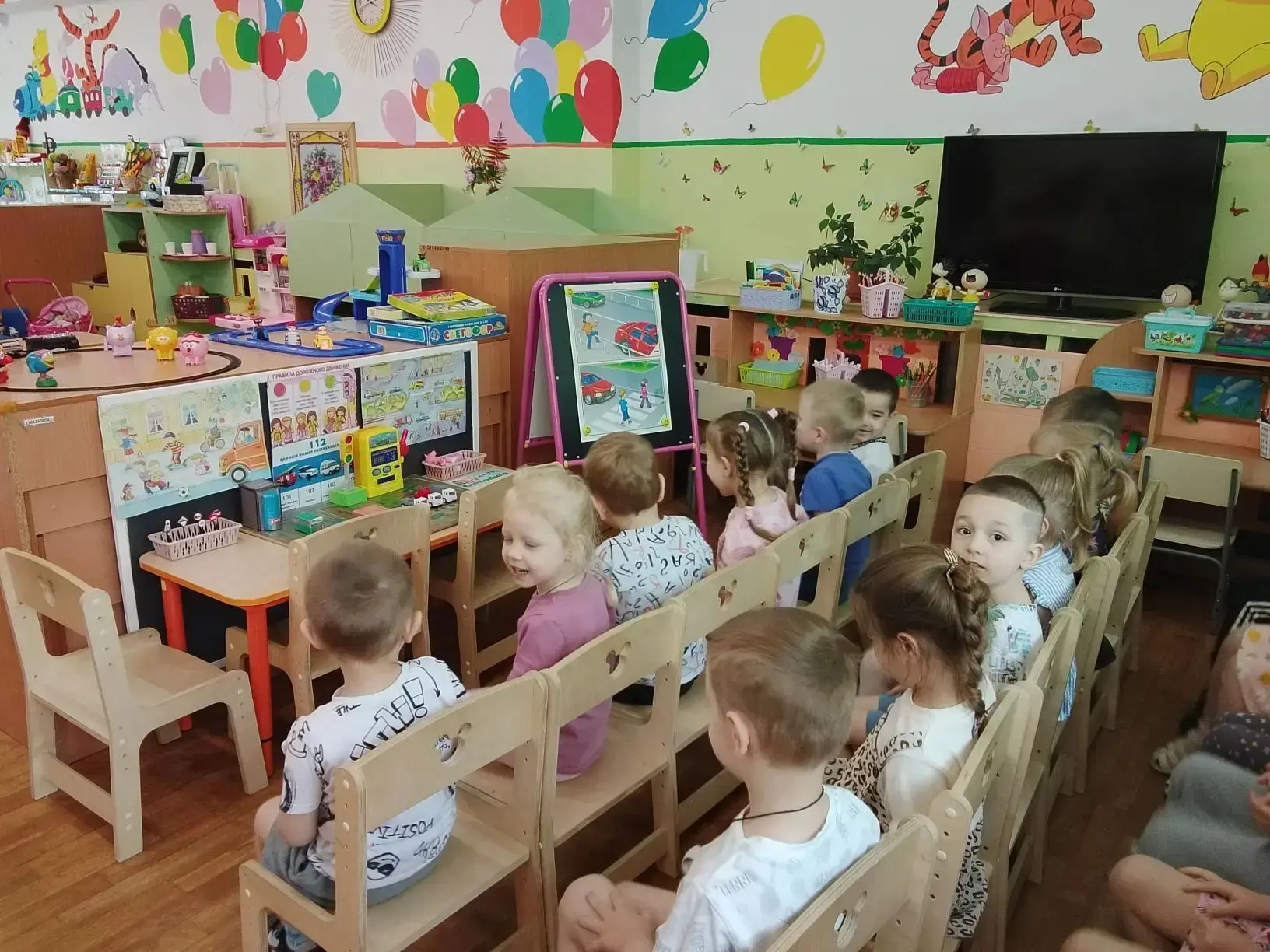 У любого перекрестка
