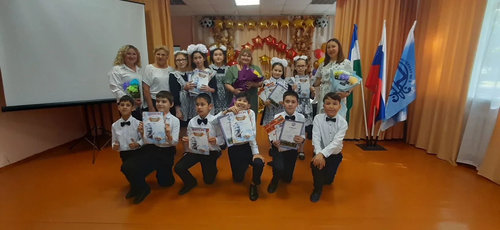 🔔 Последний звонок в 4 м классе: новый этап начинается! 🔔
https://vk.ru/album-216503388_311147929
