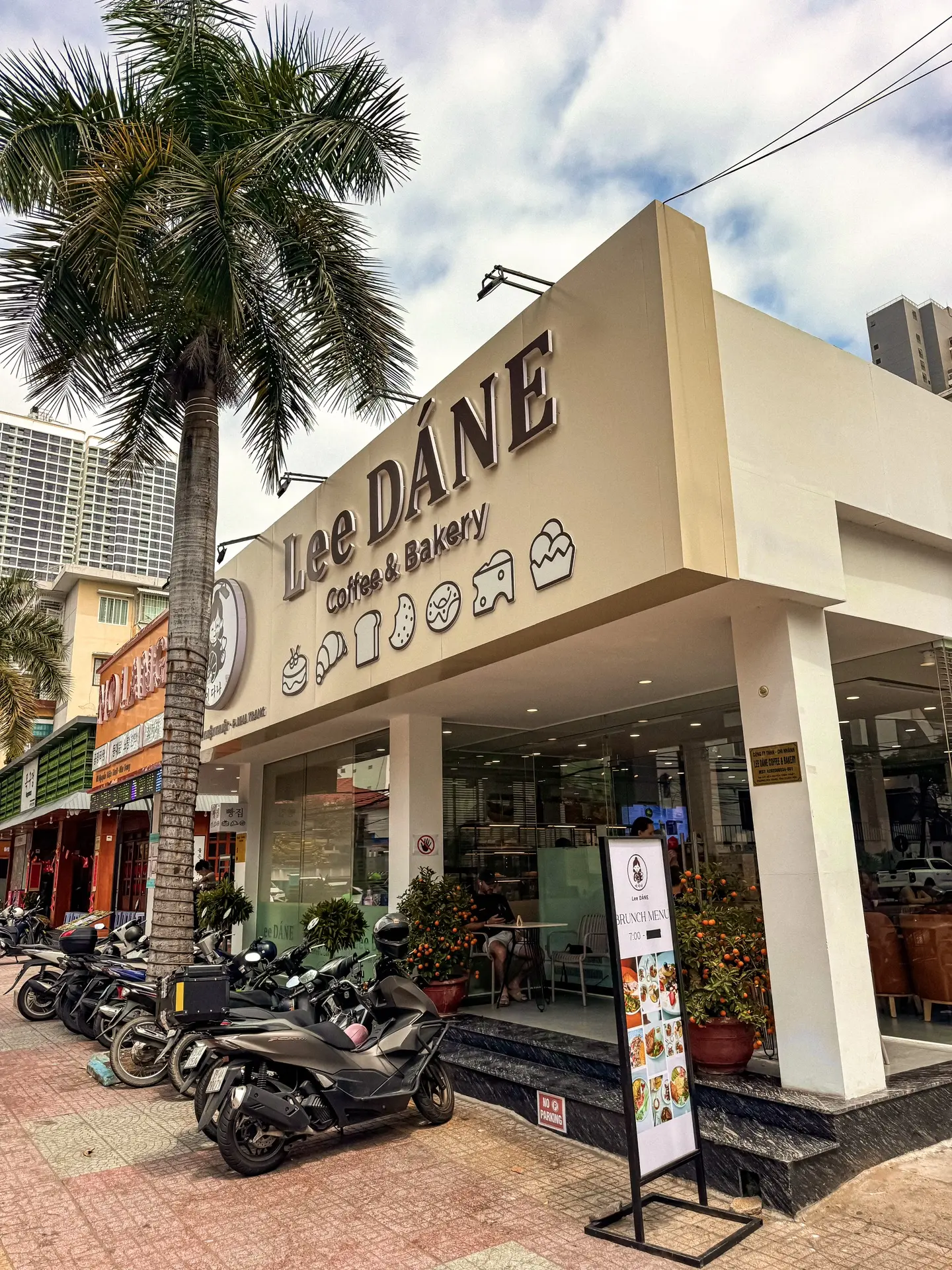 Кафе в Нячанге с вкусными европейскими завтраками и свежей выпечкой 🥐 ☕️

Если вам хочется начать д