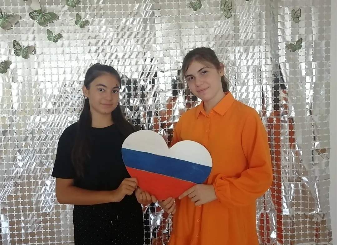 🇷🇺В честь Дня Государственного флага Российской Федерации МБОУ ООШ 17 совместно с ДК ...