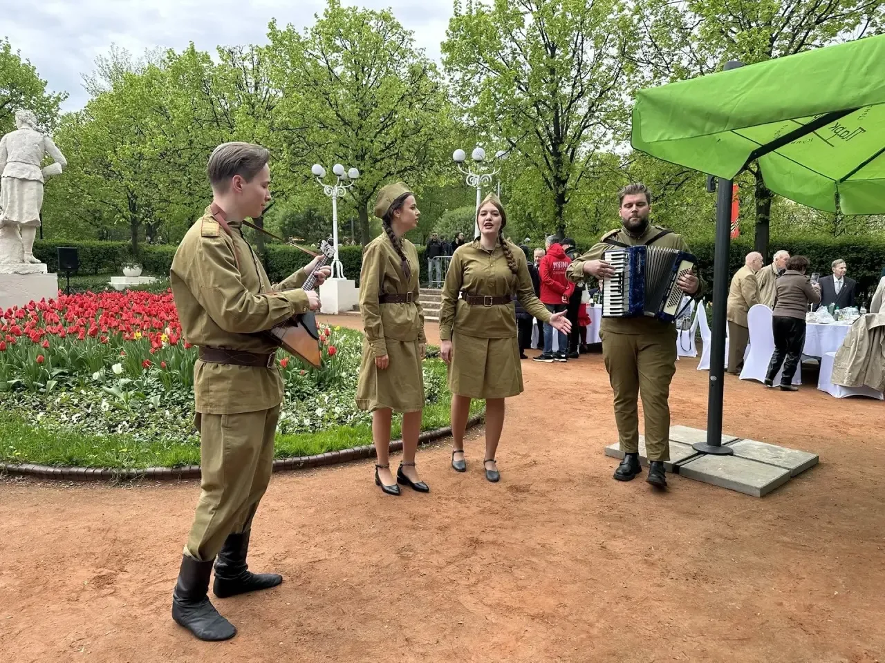 В честь Дня Победы, 9 мая, представители нашей школы приняли участие в торжественной встрече с ветер