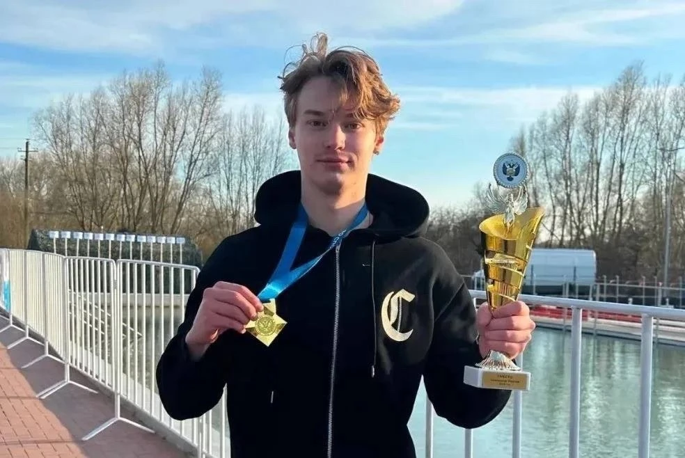 Ямалец Лев Агафонов переписал историю зимнего плавания в России! На чемпионате страны в Калининграде