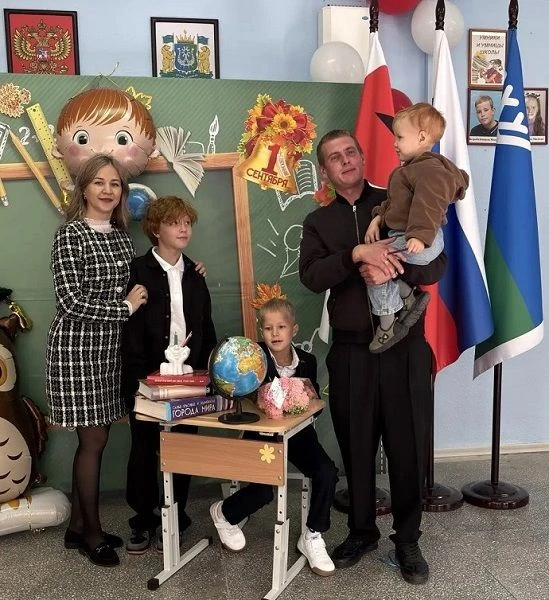 С Днём знаний! Торжественная линейка в нашей школе открыла новый учебный год.