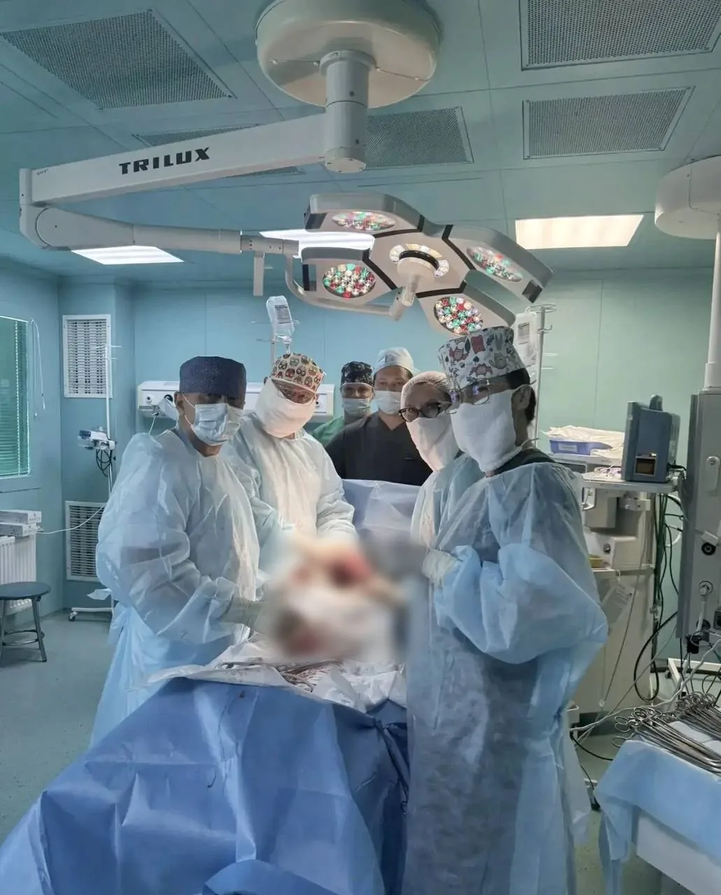 🏥 В Крыму врачи одновременно выполнили кесарево сечение и удаление крупных миоматозных...