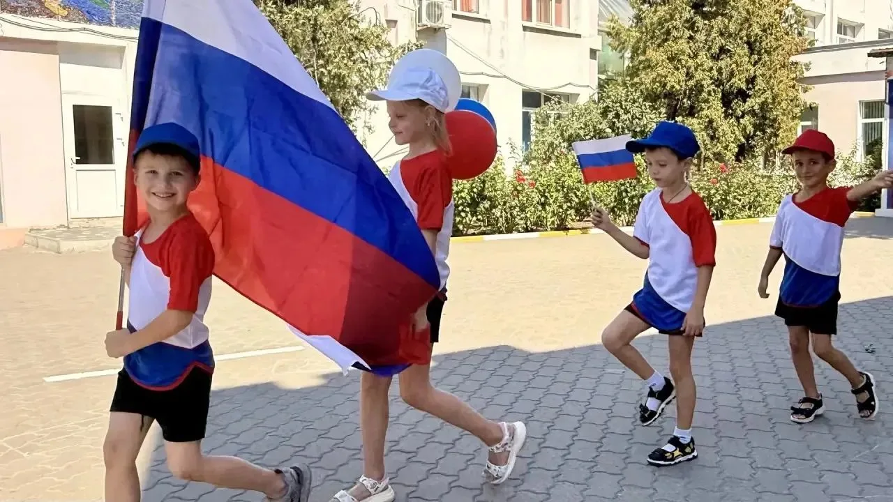 С Днём Государственного флага России! 🇷🇺