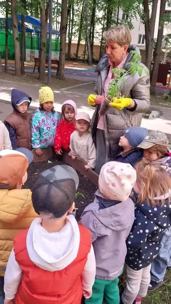 🌱 Юные огородники за работой  В дошкольном отделении прошёл «День посадок». Вместе с воспитателями р