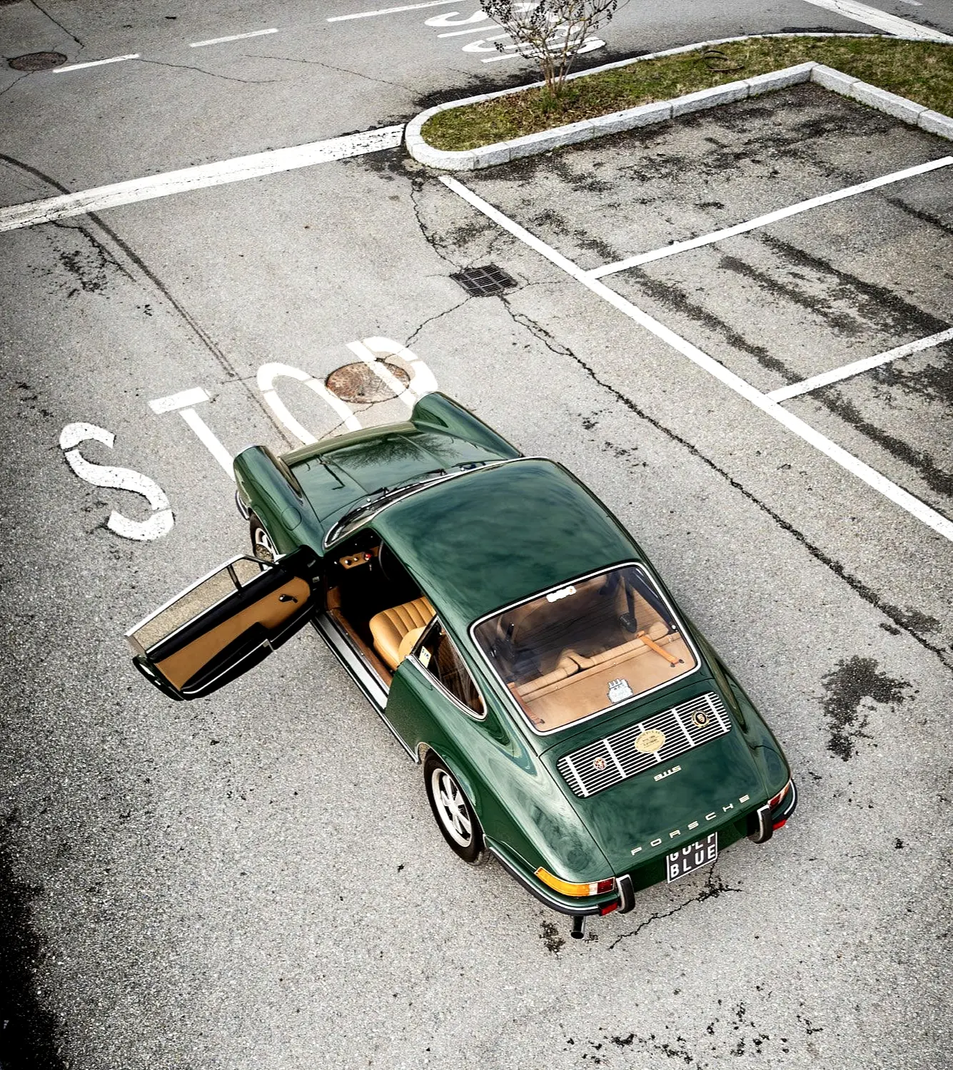 Stop! Я в отпуск 🇷🇺

Porsche 911 S 2.2 1969 🇩🇪