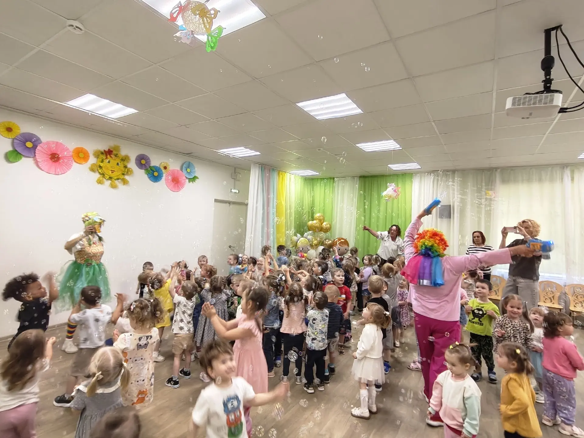 🎈День защиты детей

В нашем детском саду ярко и весело прошёл праздник, посвящённый Дню защиты дете