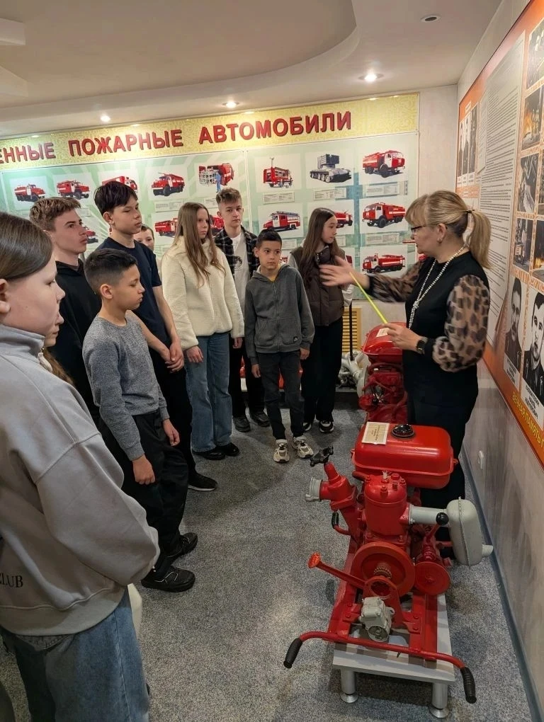 🔥 В гостях у пожарных: ученики 5В и 7В посетили пожарную часть №62 🚒  🚨 Осторожно, весна! Важная без