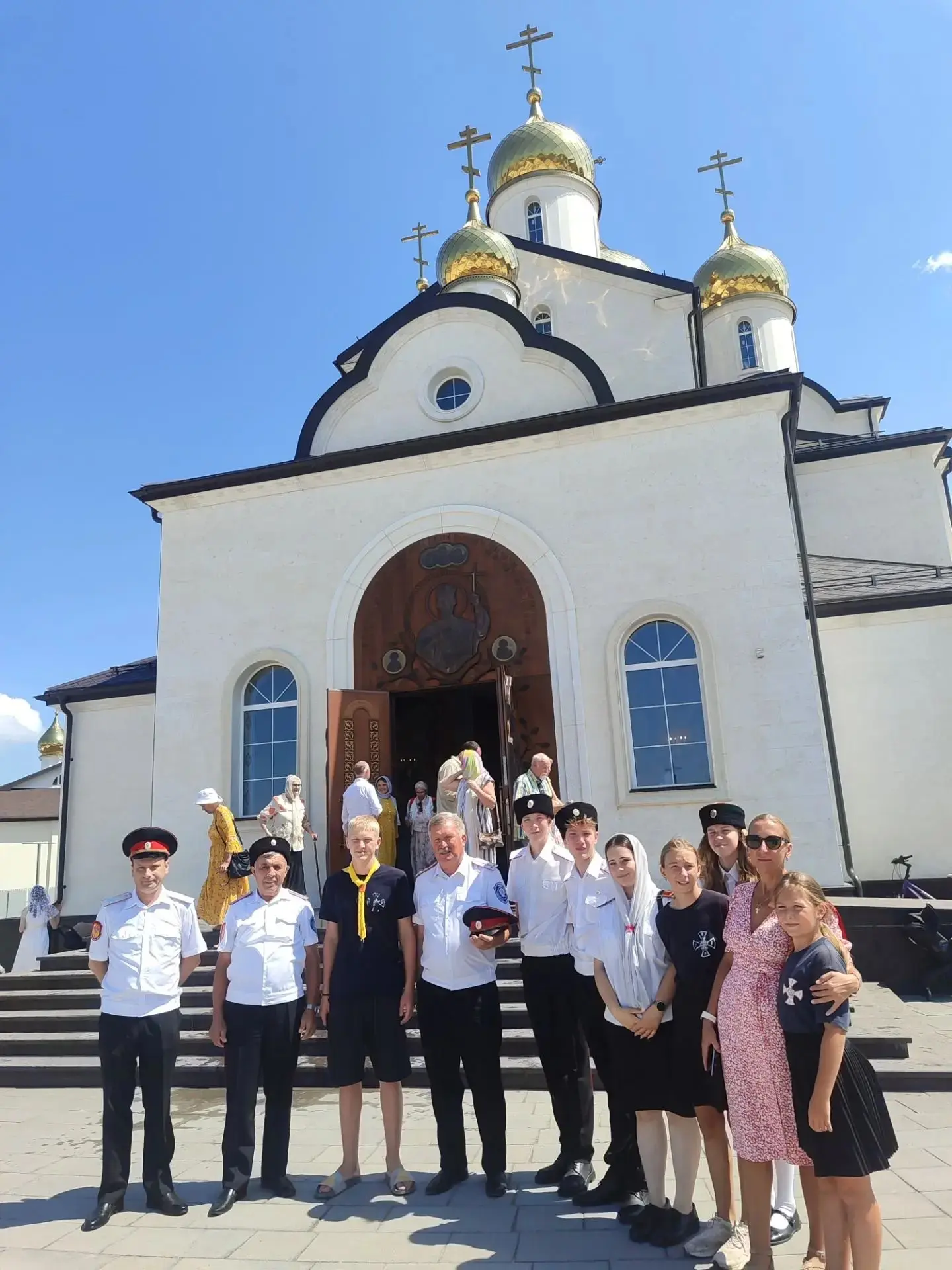 Обучающиеся казачьих классов МБОУ СОШ № 5 им. К. Соловьяновой приняли участие в Божественной литурги