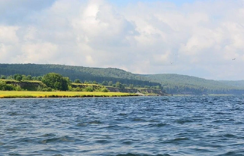 На Красноярском водохранилище ищут отца с тремя дочерьми
