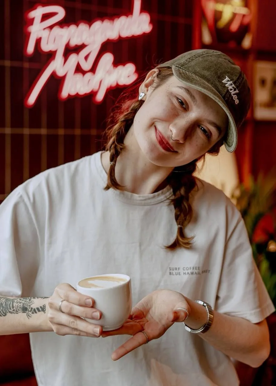 Пьем кофе в Surf Coffee бесплатно  Во всех кофейнях сети действует акция: первый посетитель получает