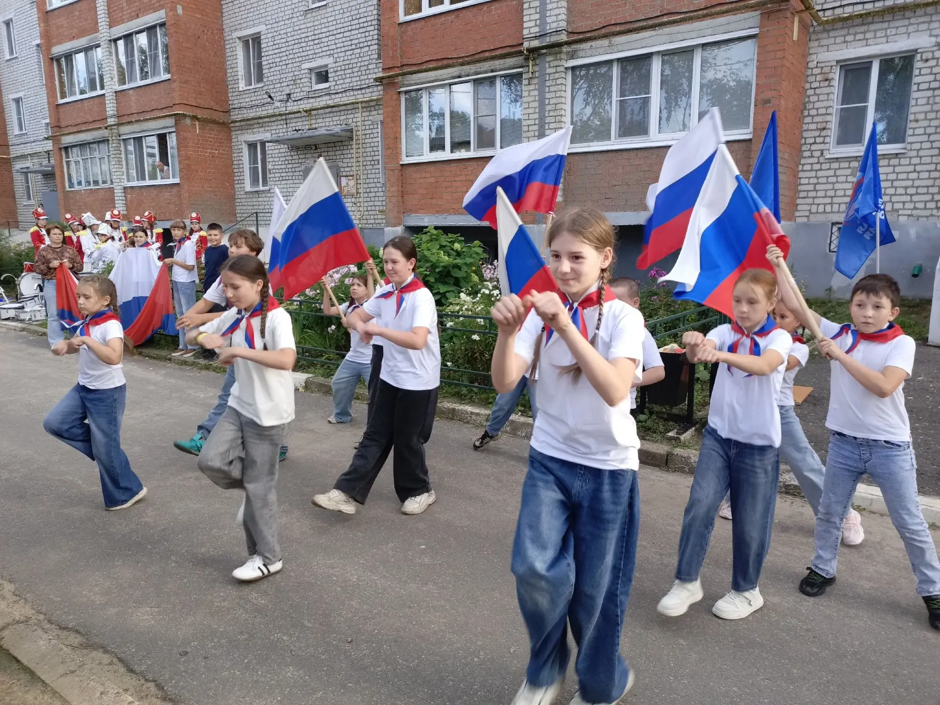 🇷🇺В преддверии Дня Российского флага во Дворце творчества прошел яркий «День двора»