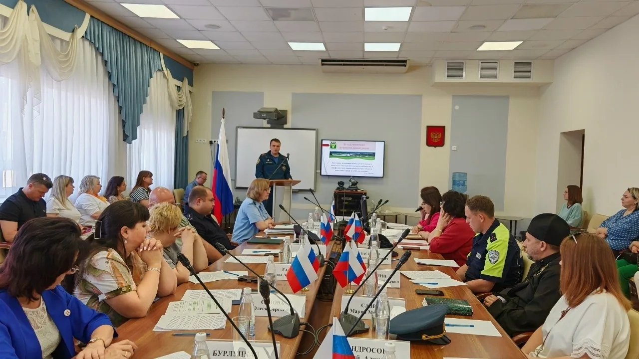 👪 В Бутурлиновском районе обсудили роль родителей в профилактике деструктивного поведения детей   ✅ 
