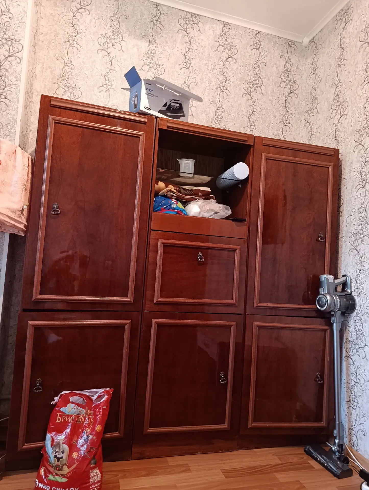 Отдам мебель.Самовывоз.Власиха.

Источник: https://vk.com/darom_barnaul