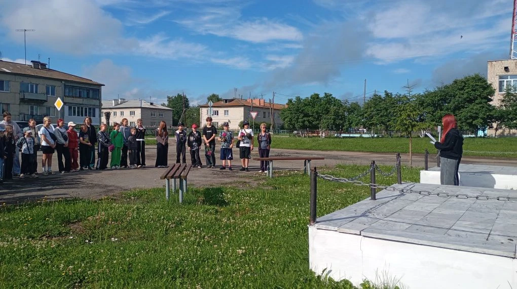 🕯️ Торжественная линейка ко Дню памяти и скорби прошла у обелиска

В преддверии Дня памяти и скорби