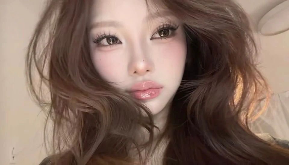 Bitter makeup — это макияж, который подчёркивает холодный, сдержанный и немного драмати...