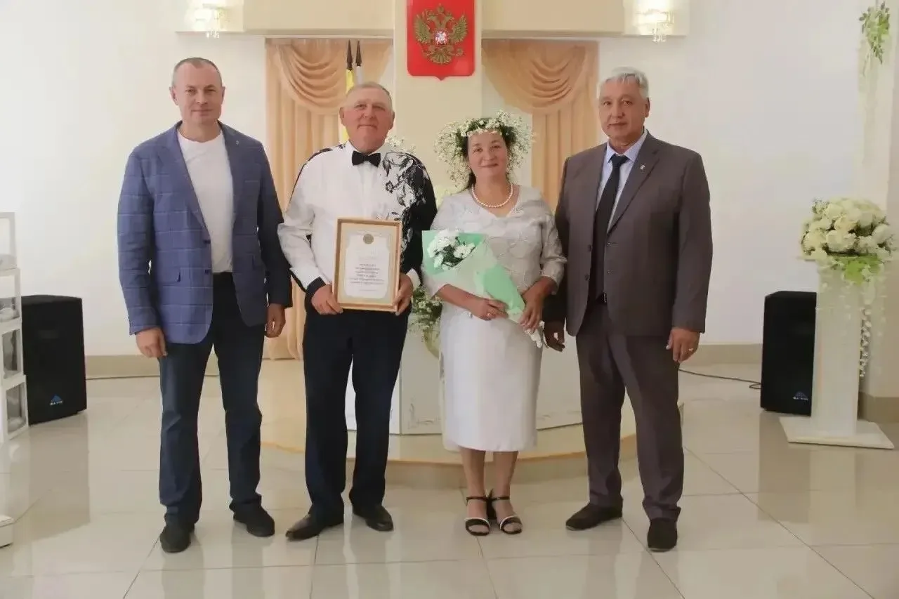 Самое главное богатство - это семья.

Сегодня в отделе ЗАГС Шемуршинского округа прошел добрый и оче