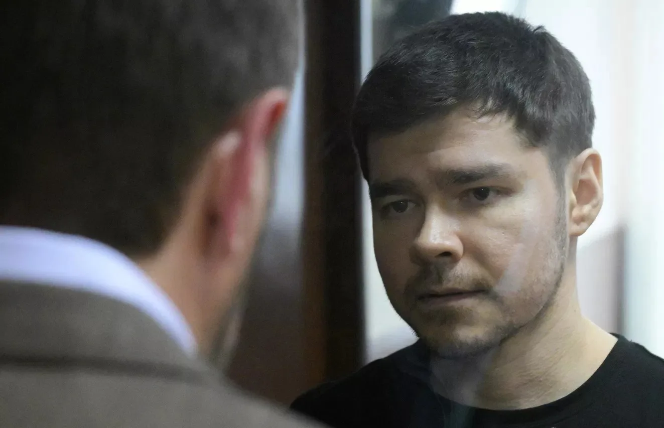 Блогеру Аязу Шабутдинову смягчили приговор, сообщил РИА Новости адвокат Калой Ахильгов.