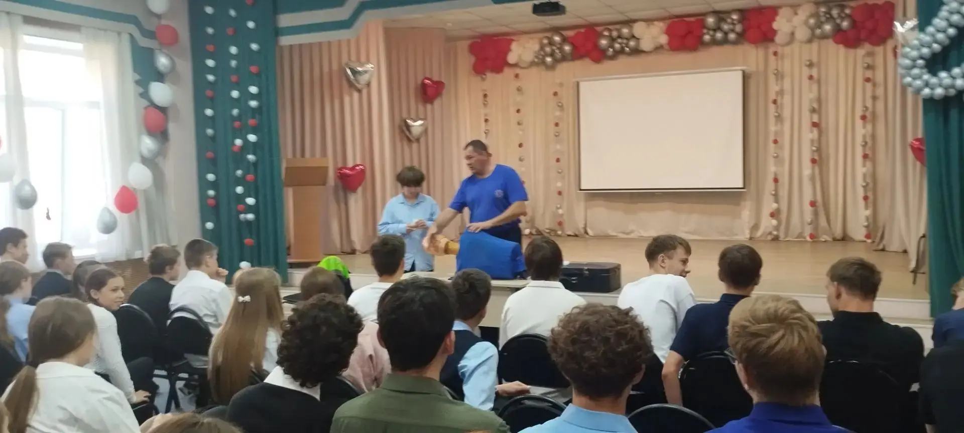 📆Ко Дню первой помощи фельдшер подстанции Куйбышевского района Алексей Белоруков провё...