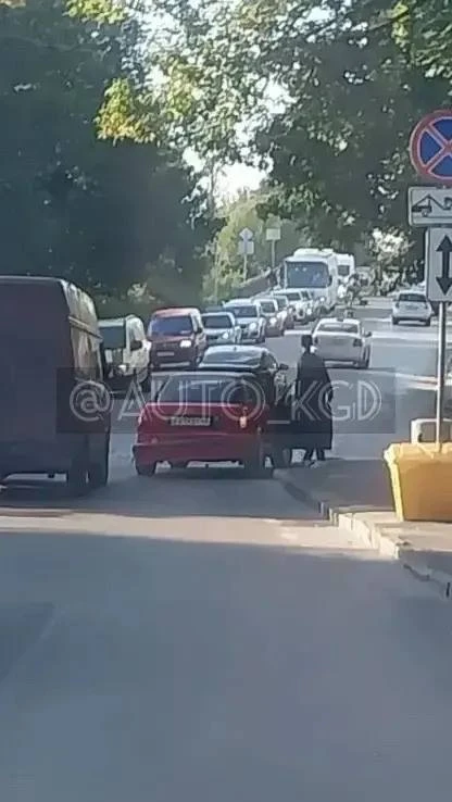 На Аллее Смелых у мясокомбината бахнулись.