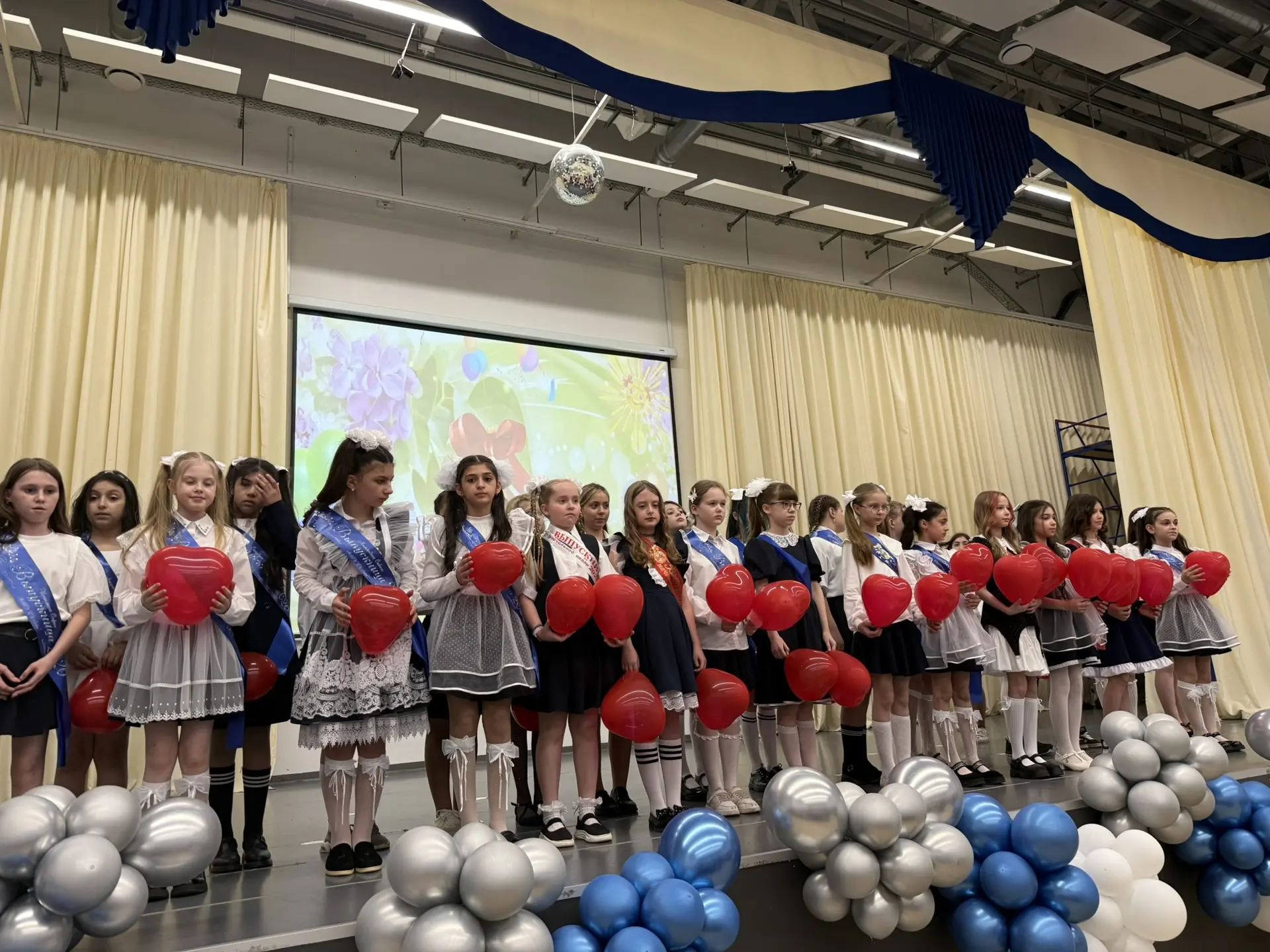 🎉 В начальной школе прозвенели последние звонки  В этом году в нашей начальной школе прошли яркие и 