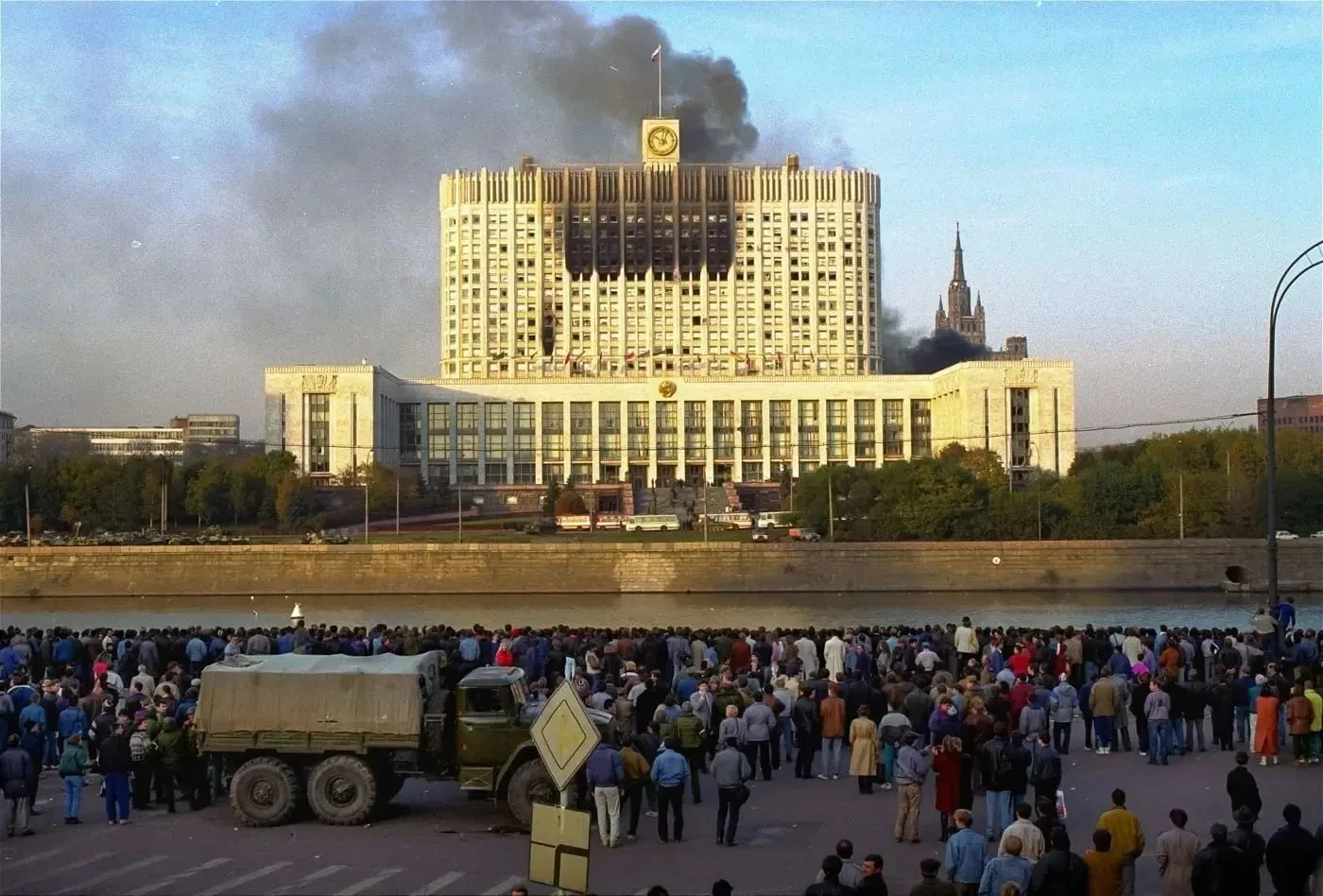 В Москве прошла акция в память о погибших при штурме Белого дома в 1993 году
