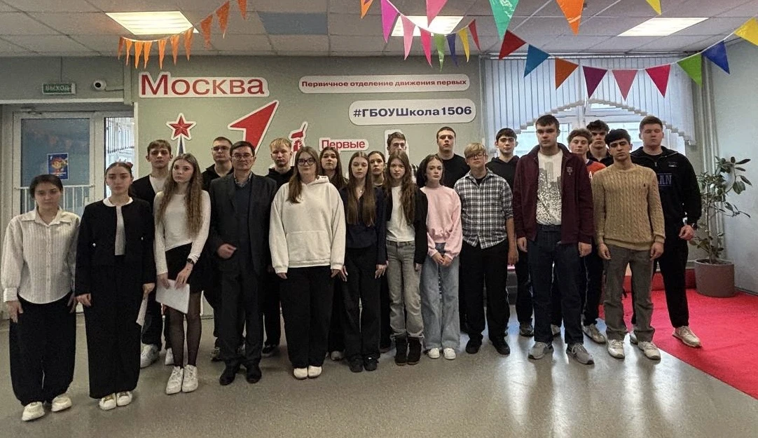 🇷🇺Начало новой учебной недели в нашей школе традиционно ознаменовалось торжественной церемонией подн