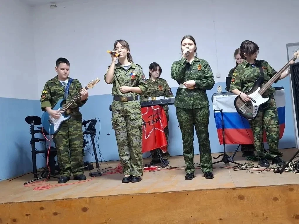 🎶 ВИА «Атака» дарит музыку и память: концерты к Дню Победы проходят в сёлах Кировского...